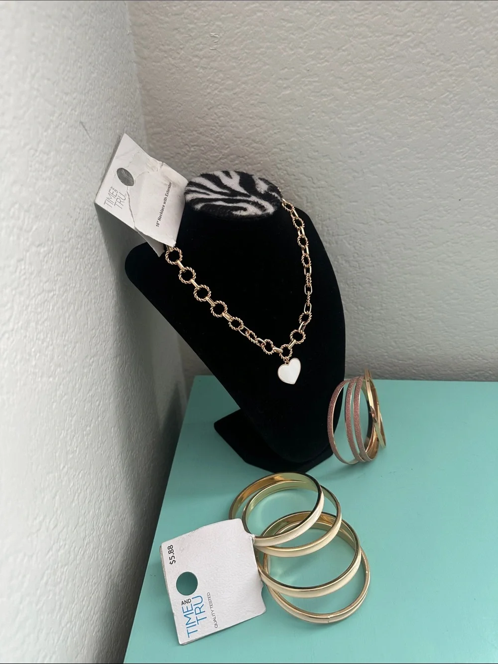 Time and Tru Gold Chain Necklace with White Heart Pendant & matching bangles-new